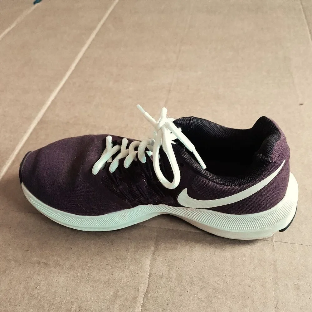 Nike Women’s Brown Running Low Top Sneakers Shoes Size 6